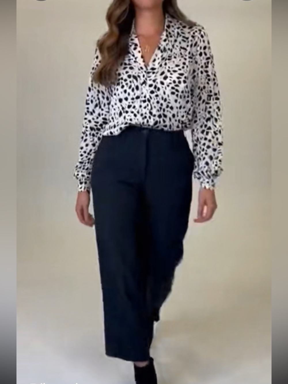 NY Collection Black & White Speckled V-Neck Blouse - Picture 2 of 9